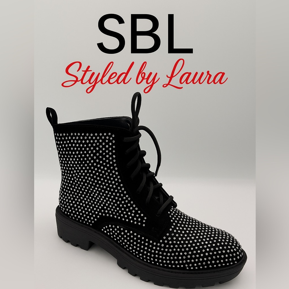 Black Rhinestone Combat Boots | Size 8 | Boutique Andrée 🫶🏻